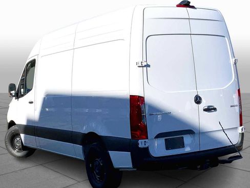 Used 2025 Mercedes-Benz Sprinter 2500 image 4