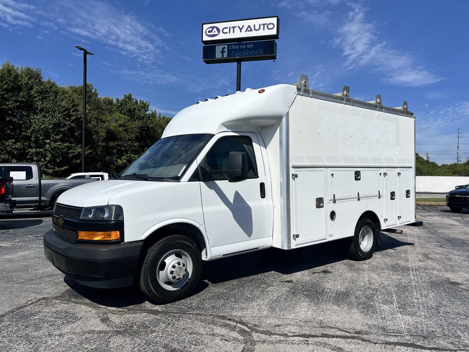 Used 2020 Chevrolet Express 3500 w/ Power Convenience Package RWD image 3
