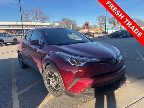Used 2019 Toyota C-HR LE image 1
