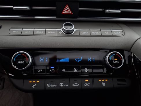 Used 2025 Hyundai Elantra SEL image 22