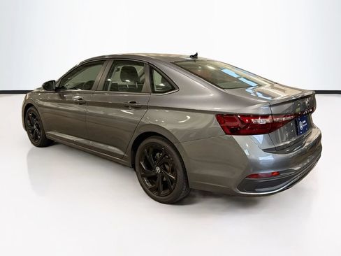 Used 2025 Volkswagen Jetta SE w/ Sunroof Package FWD image 7