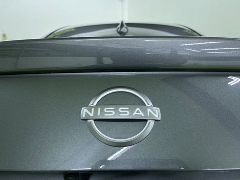 Used 2023 Nissan Versa SR w/ Trunk Package image 13