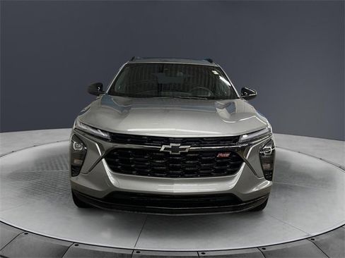 Used 2025 Chevrolet Trax RS w/ Sunroof Package image 8