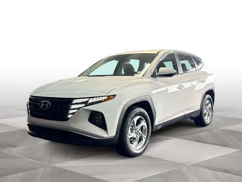 Used 2024 Hyundai Tucson SE AWD/4WD image 4