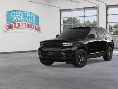 Used 2025 Jeep Grand Cherokee Laredo