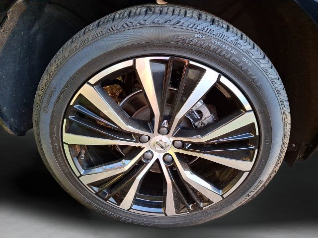 Certified 2024 Volvo XC60 B5 Plus w/ Protection Package Premier AWD/4WD image 7