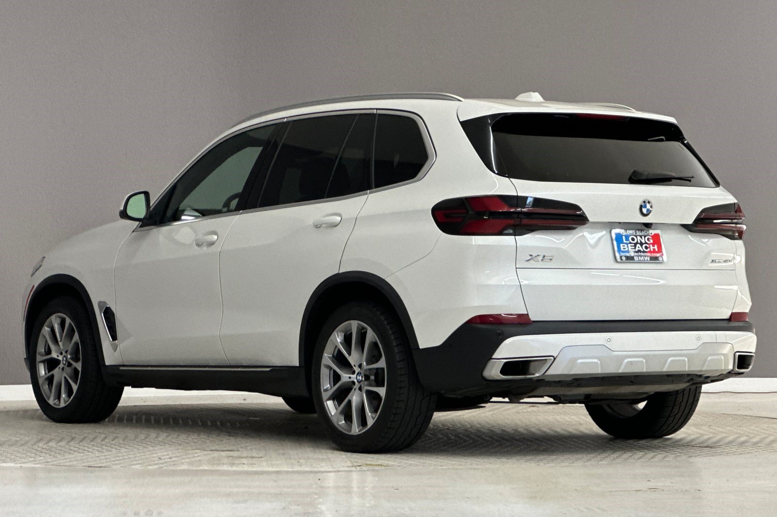 Used 2024 BMW X5 xDrive40i AWD/4WD image 3