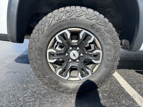 Used 2024 Chevrolet Silverado 1500 ZR2 w/ Technology Package image 44