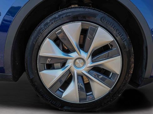 Used 2020 Tesla Model Y Long Range AWD/4WD image 24