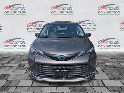 Used 2022 Toyota Sienna XLE AWD/4WD image 9