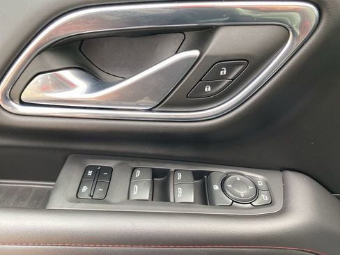 Used 2023 Chevrolet Suburban RST AWD/4WD image 11