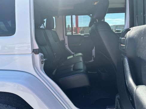 Used 2015 Jeep Wrangler Unlimited Sahara AWD/4WD image 11
