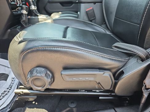 Used 2023 Jeep Wrangler Unlimited Sahara AWD/4WD image 32