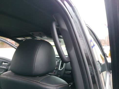 Used 2018 Nissan Titan SL w/ Midnight Edition image 25