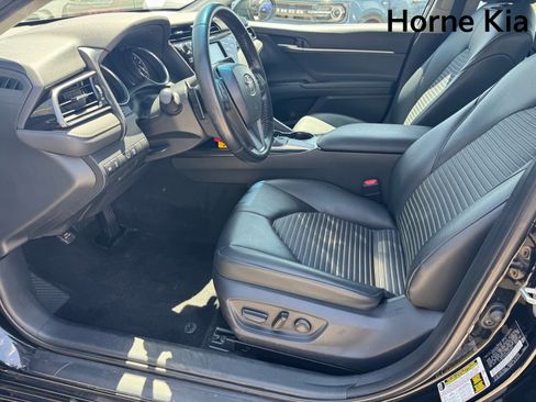 Used 2019 Toyota Camry SE FWD image 10