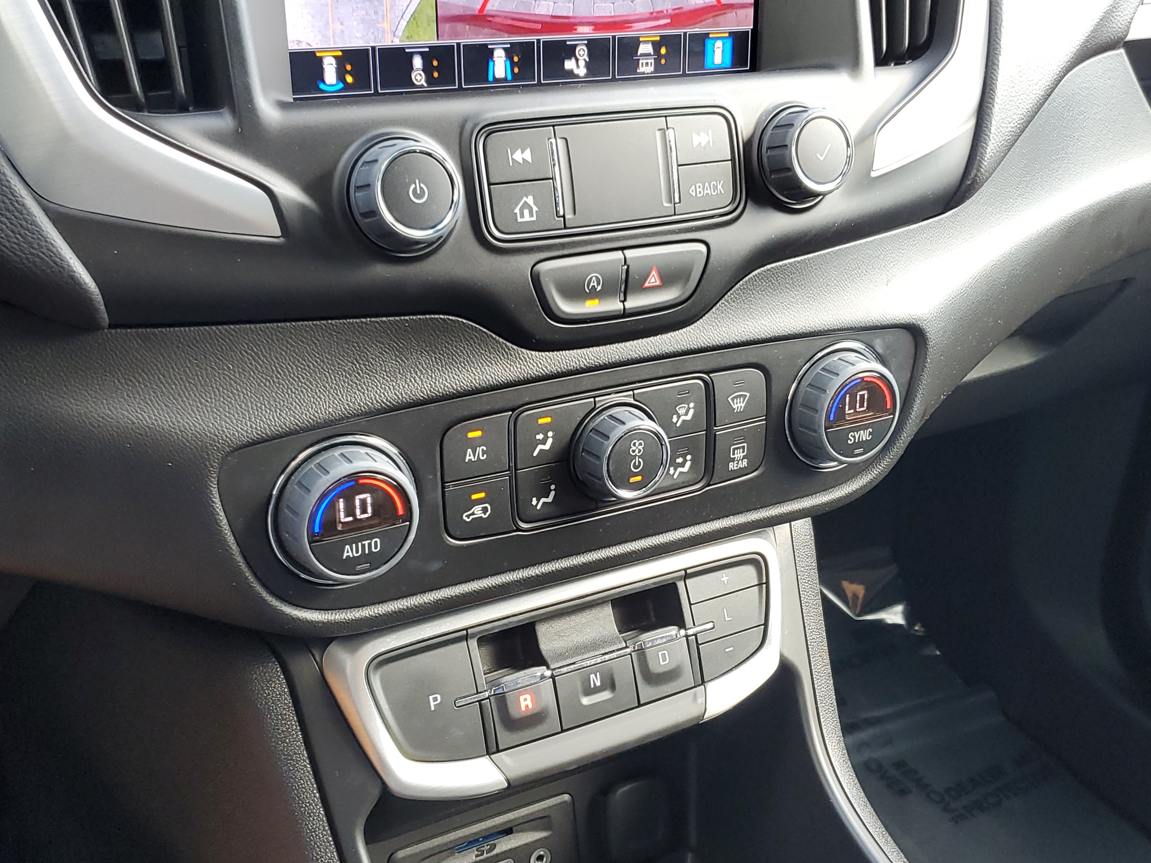 Used 2023 GMC Terrain SLT w/ Tech Package FWD image 30