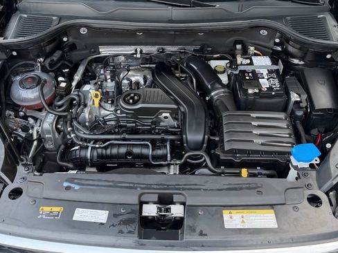 Used 2024 Volkswagen Taos SE image 31