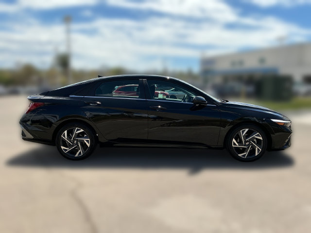 Used 2025 Hyundai Elantra SEL FWD image 6