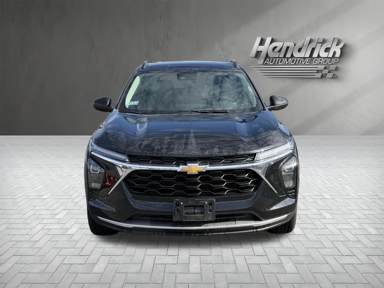 Used 2025 Chevrolet Trax LT w/ LT Convenience Package FWD image 3