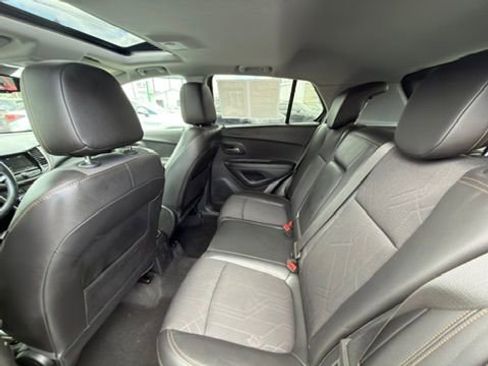 Used 2019 Chevrolet Trax LT w/ Sun & Sound Package image 24