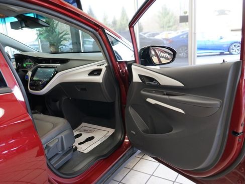 Used 2018 Chevrolet Bolt Premier w/ Driver Confidence II Package FWD image 43