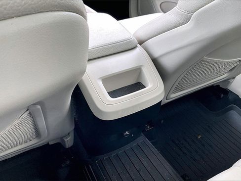 Used 2019 Volvo XC60 T5 Momentum w/ Premium Package image 25