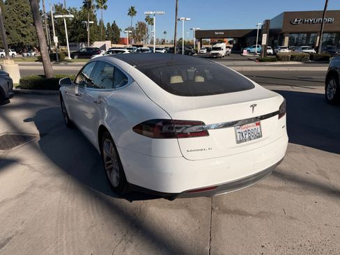 Used 2015 Tesla Model S 85D image 3