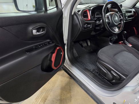 Used 2016 Jeep Renegade Trailhawk AWD/4WD image 23