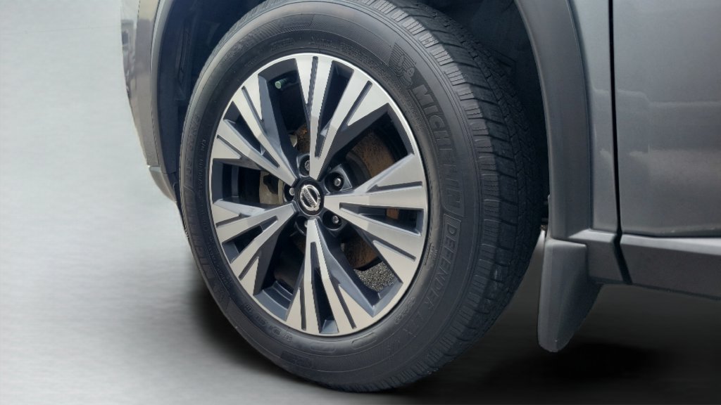 Used 2021 Nissan Rogue SV FWD image 2