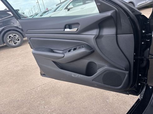 Used 2025 Nissan Altima 2.5 SV image 18