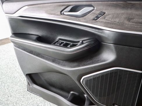 Used 2021 Jeep Grand Cherokee L Limited image 23