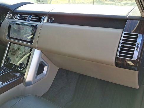 Used 2019 Land Rover Range Rover Autobiography image 12