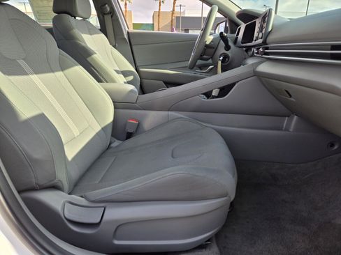 Used 2024 Hyundai Elantra SE image 12