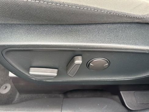 Used 2020 Ford Escape SE image 11