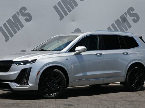 Used 2020 Cadillac XT6 Premium Luxury FWD image 1