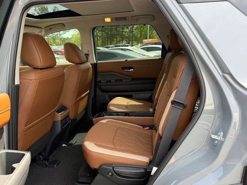 New 2026 Nissan Pathfinder Platinum AWD/4WD image 12