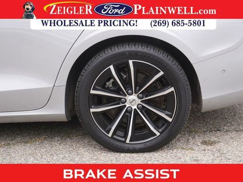 Used 2023 Volvo S60 T8 Plus image 9