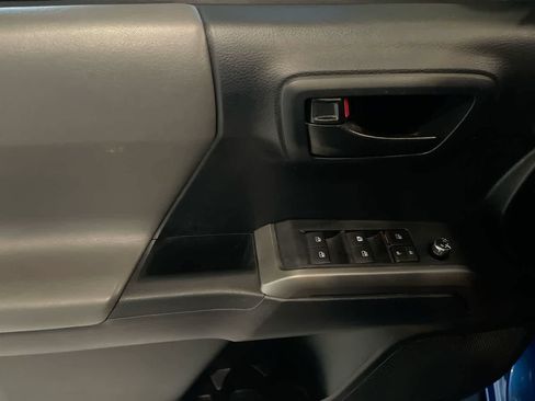 Used 2018 Toyota Tacoma SR5 image 13