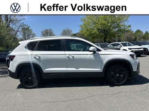 New 2026 Volkswagen Taos SE FWD image 6