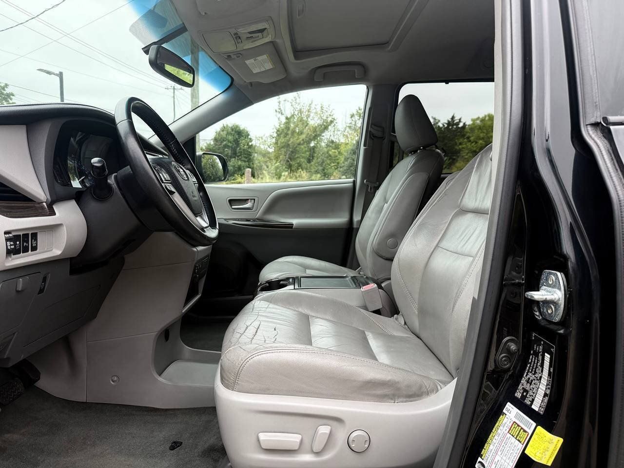 Used 2015 Toyota Sienna XLE w/ XLE Navigation Package FWD image 12