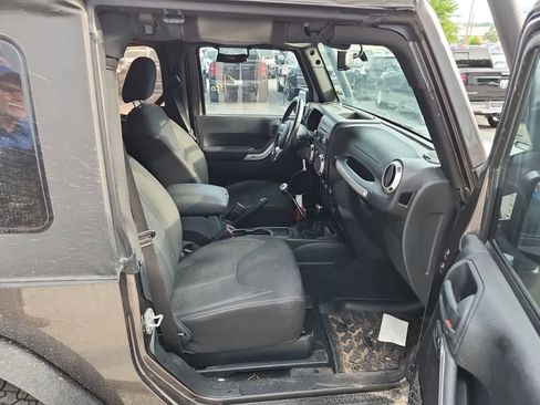 Used 2016 Jeep Wrangler Sahara w/ Connectivity Group AWD/4WD image 24