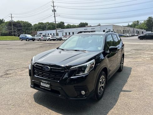 Certified 2023 Subaru Forester Premium AWD/4WD image 4
