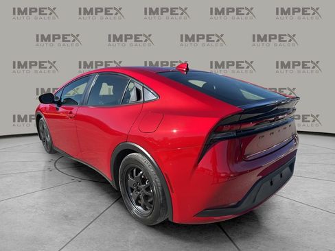Used 2024 Toyota Prius LE FWD image 3