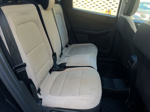 Used 2022 Ford Escape SE w/ SE Sport Appearance Package image 21