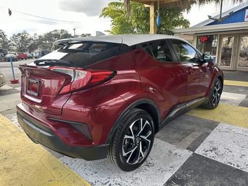 Used 2018 Toyota C-HR XLE image 5