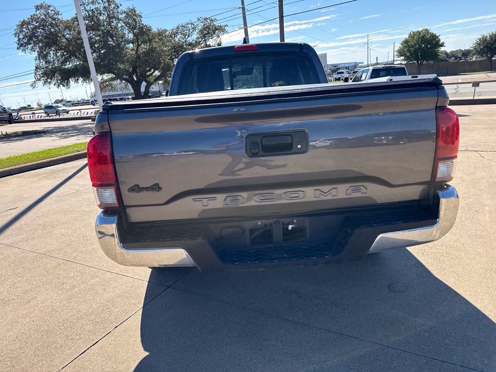 Used 2023 Toyota Tacoma SR5 w/ SR5 Appearance Package AWD/4WD image 6