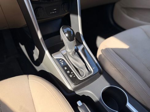 Used 2016 Hyundai Elantra GT image 29