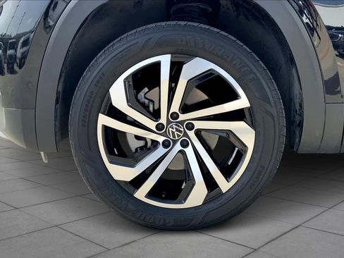 Used 2021 Volkswagen Atlas Cross Sport SEL Premium image 9