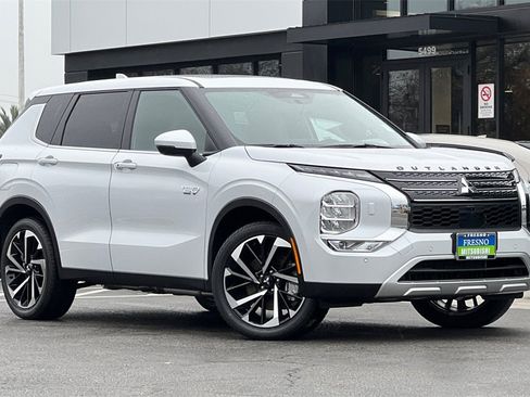 New 2025 Mitsubishi Outlander SE image 3