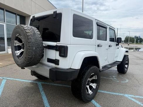 Used 2014 Jeep Wrangler Unlimited Sahara w/ Connectivity Group AWD/4WD image 3